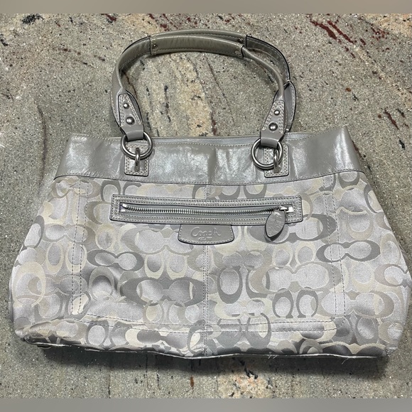 Coach Handbags - Vintage Coach Penelope Shoulder Bag